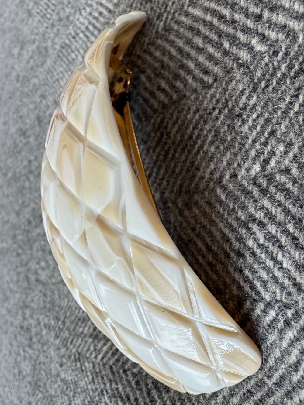 NWT, FRANCE LUXE, QUILTED, TAPERED VOLUME BARRETTE IN CLASSIC ALBA
